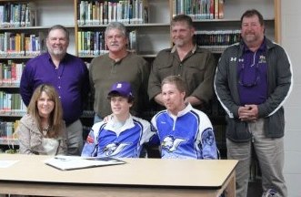 Ty Dyer Signs with Bass Cats